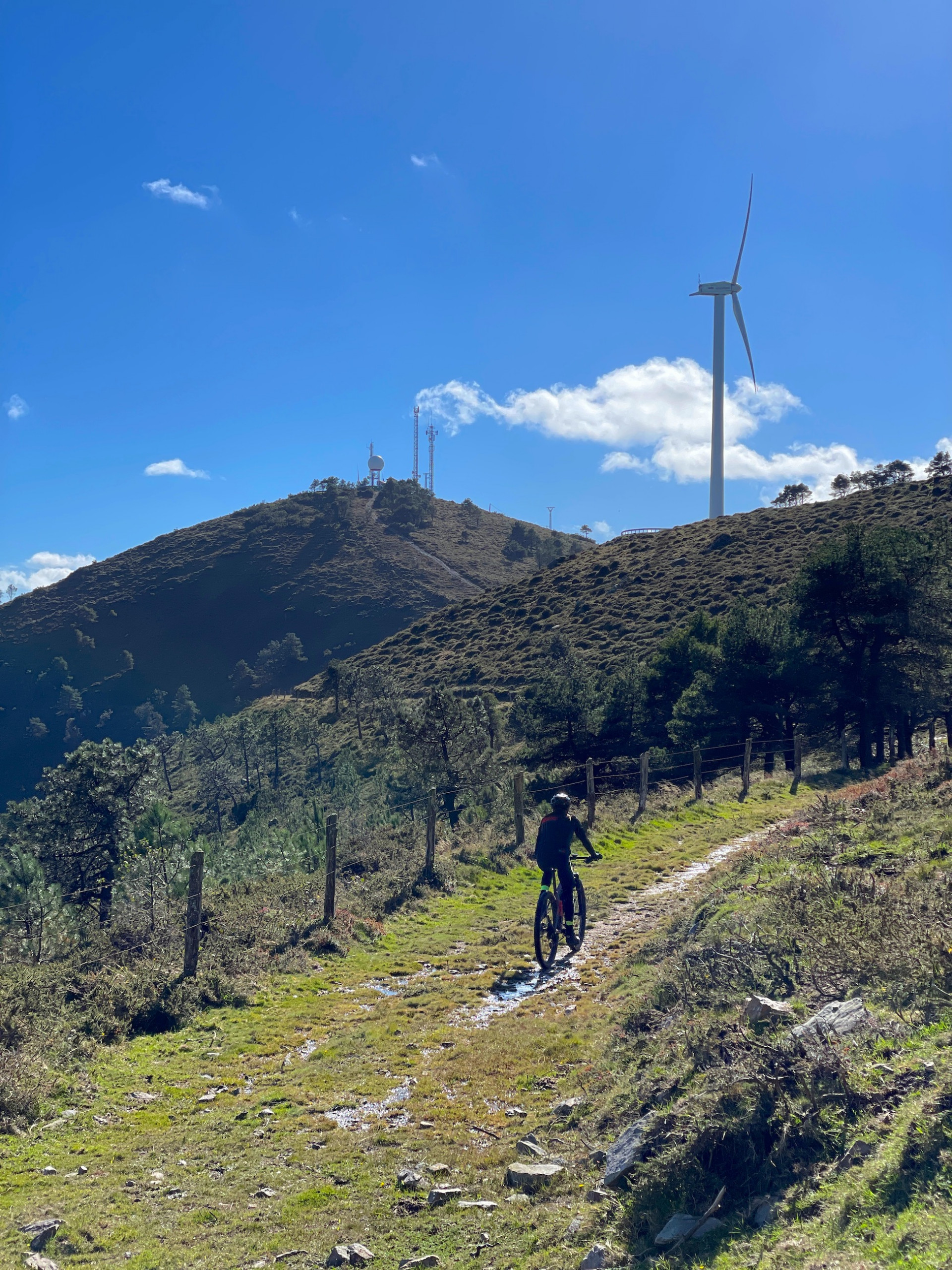 Pico Aguión Y La Ermita Del Viso